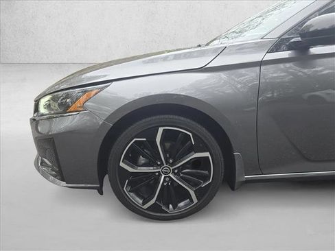 Used 2024 Nissan Altima 2.5 SR w/ SR Premium Package image 10