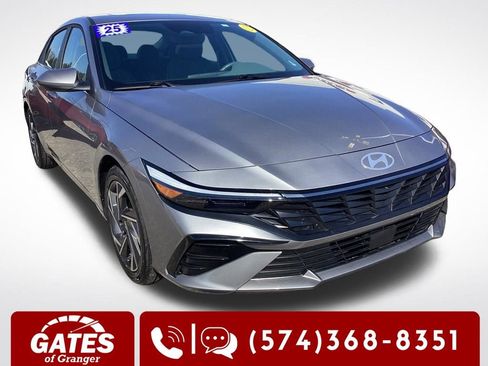 Used 2025 Hyundai Elantra SEL image 1