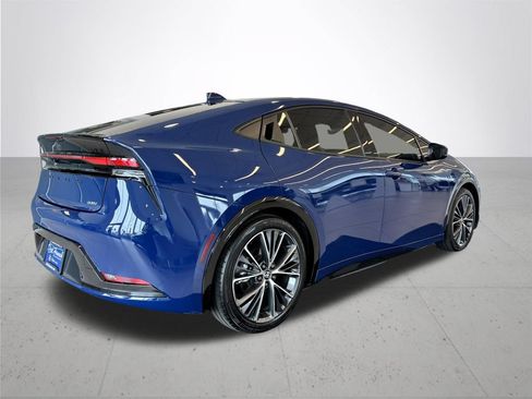 Used 2025 Toyota Prius XLE FWD image 7