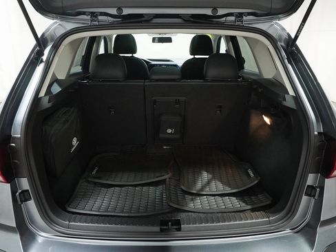 Used 2022 Volkswagen Taos SE w/ Panoramic Sunroof Package image 6