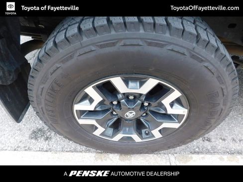 Used 2021 Toyota Tacoma TRD Off-Road image 8