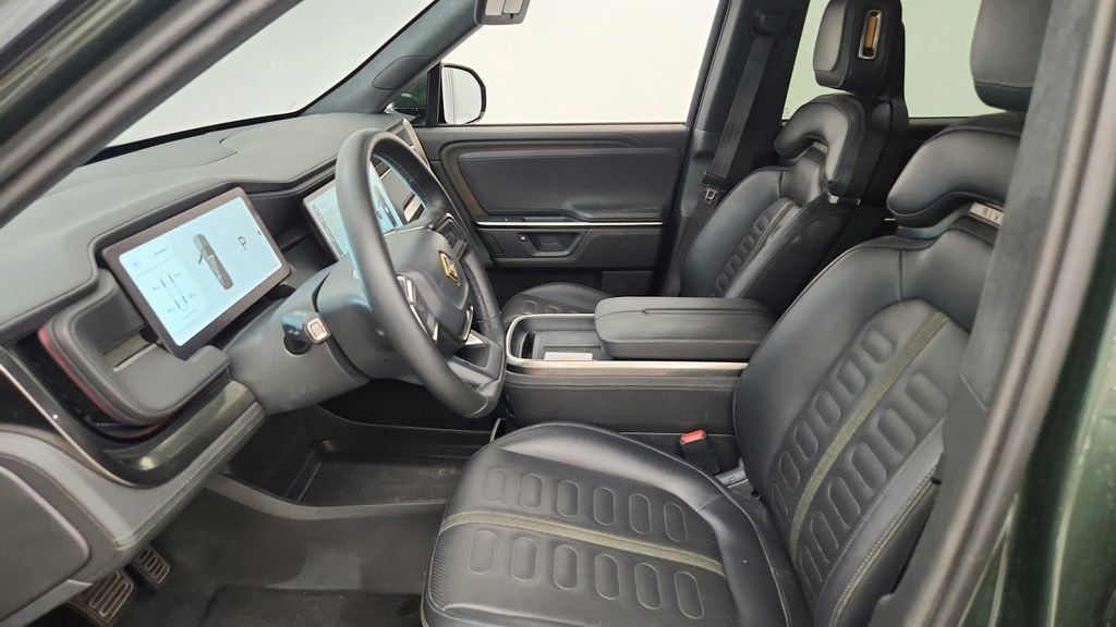 Used 2025 Rivian R1S Adventure Dual AWD/4WD image 34