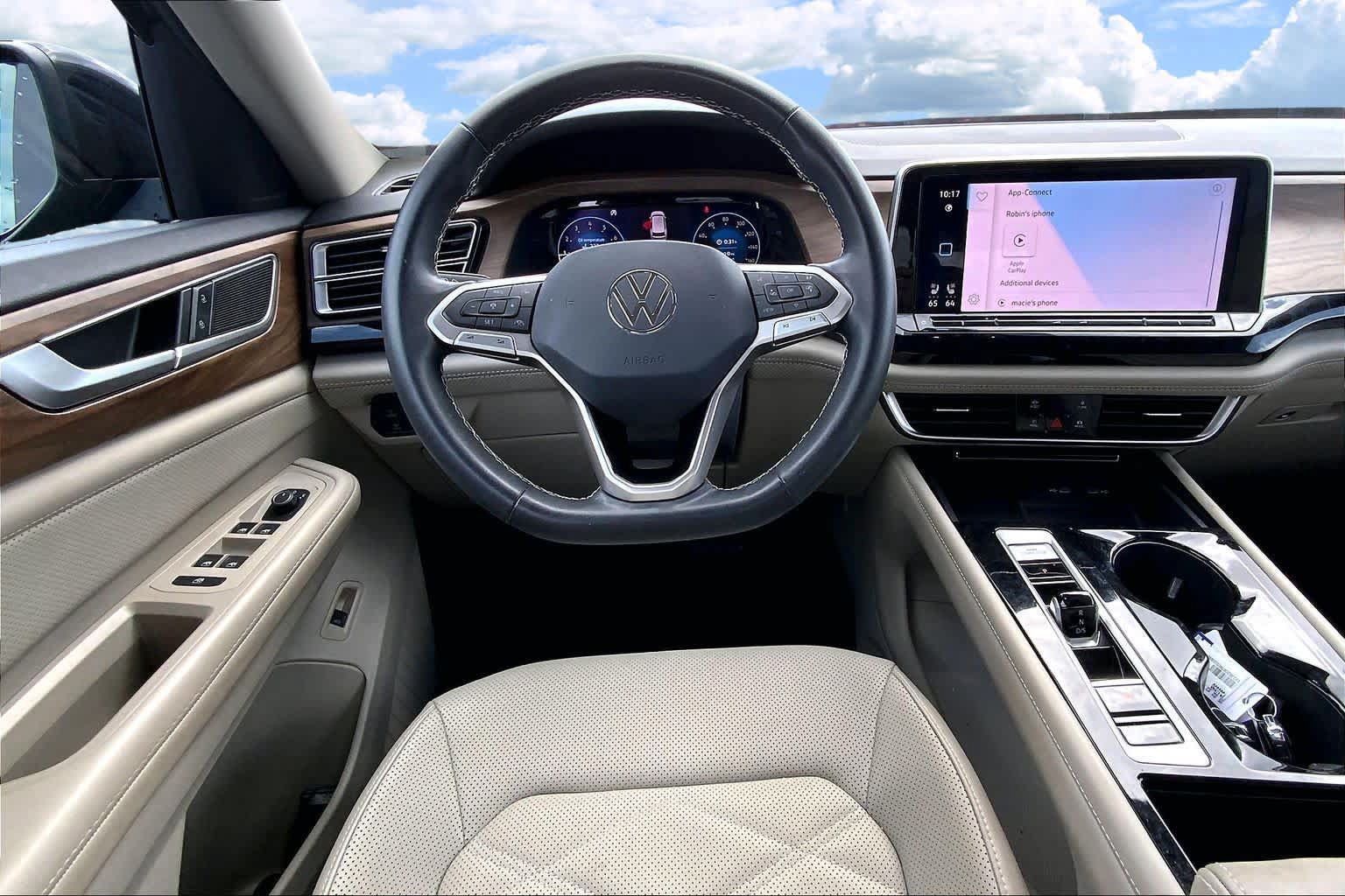 Used 2024 Volkswagen Atlas SE w/ Panoramic Sunroof Package FWD image 14
