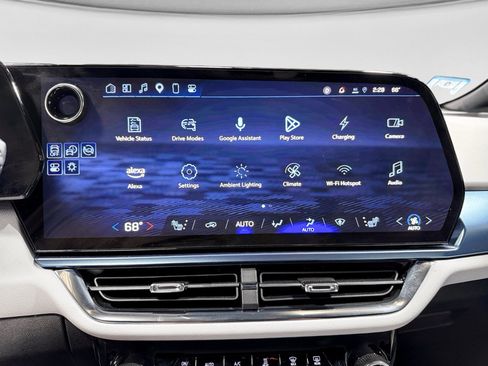 Used 2025 Chevrolet Equinox EV LT image 10