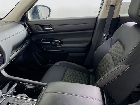 Used 2022 Nissan Pathfinder SV w/ SV Premium Package image 23