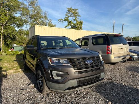 Used 2017 Ford Explorer Sport w/ Equipment Group 401A image 4