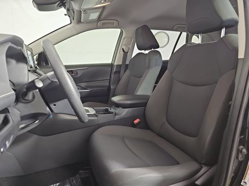 Used 2020 Toyota RAV4 LE FWD image 14