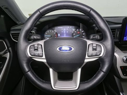 Used 2023 Ford Explorer XLT w/ Equipment Group 202A AWD/4WD image 31