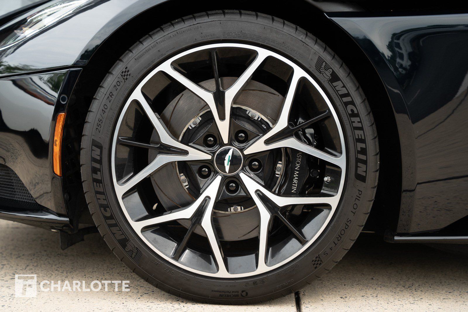 Used 2019 Aston Martin DB11 Volante RWD image 12