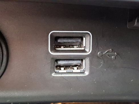 Used 2022 Volvo XC40 T5 R-Design w/ Advanced Package image 25