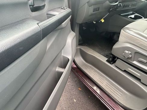 Used 2015 Nissan NV 2500 SL w/ Technology Package image 13