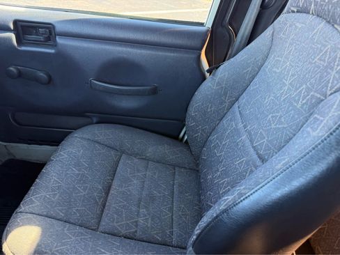 Used 2001 Jeep Wrangler SE image 17