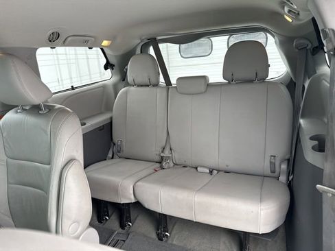 Used 2015 Toyota Sienna AWD image 41