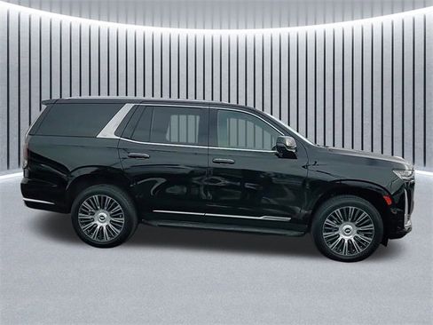 Certified 2022 Cadillac Escalade Premium Luxury image 2