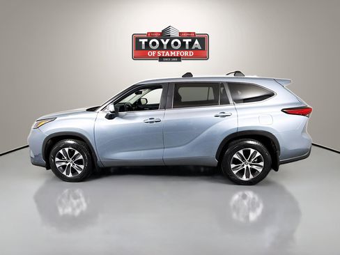 Certified 2023 Toyota Highlander XLE image 4