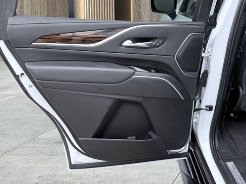 Used 2023 Cadillac Escalade Premium Luxury RWD image 30