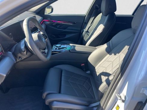 Used 2024 BMW i5 eDrive40i w/ M Sport Package image 10