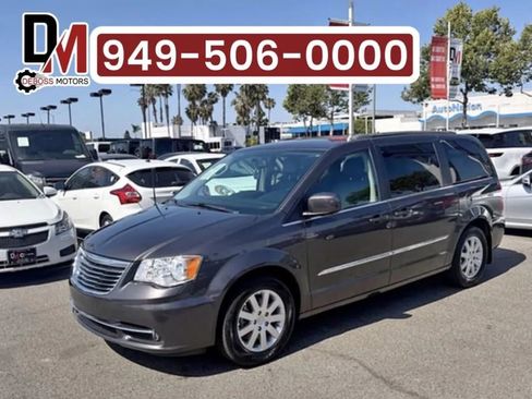 Used 2016 Chrysler Town & Country Touring FWD image 1