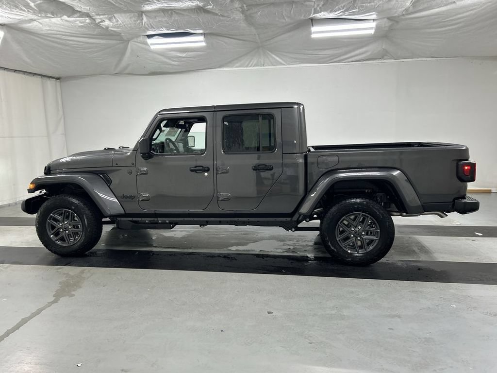 New 2026 Jeep Gladiator Sport AWD/4WD image 5