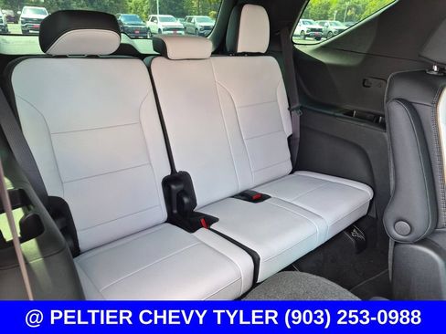 Used 2025 Chevrolet Traverse High Country FWD image 18