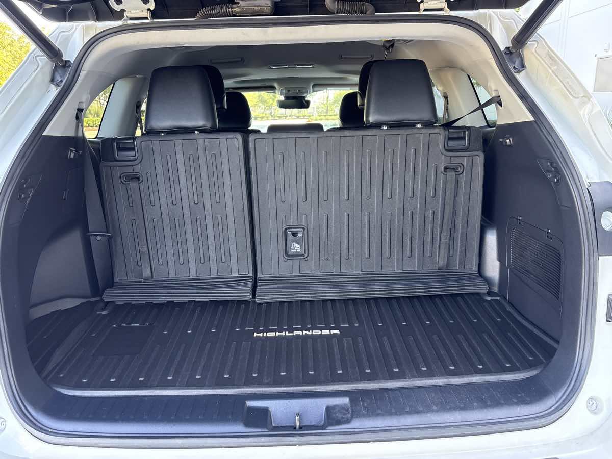 Used 2020 Toyota Highlander XLE FWD image 7