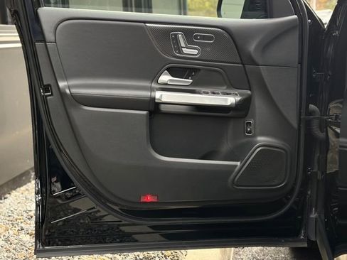 Certified 2021 Mercedes-Benz GLB 250 4MATIC image 37