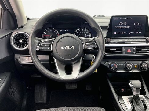 Used 2024 Kia Forte LXS w/ LXS Technology Package image 5