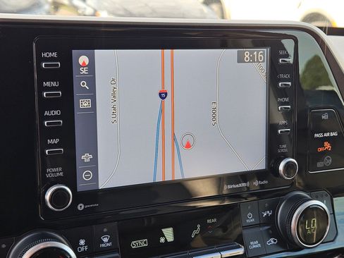 Used 2020 Toyota Highlander XLE AWD/4WD image 36