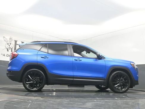 Used 2024 GMC Terrain SLE w/ Driver Convenience Package image 51