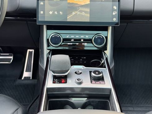 Used 2023 Land Rover Range Rover SE image 21