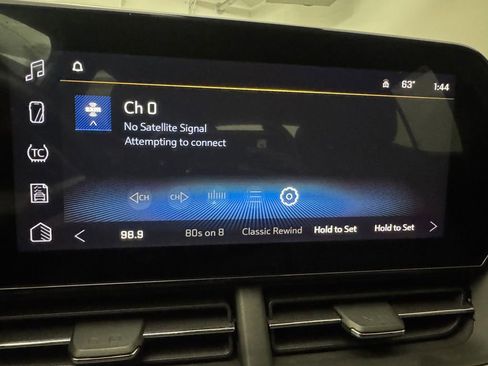 Used 2025 Chevrolet Trax RS w/ Driver Confidence Package image 24