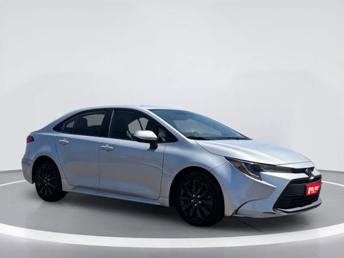 Used 2024 Toyota Corolla LE FWD image 4