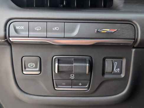 Certified 2023 Cadillac Escalade ESV V AWD/4WD image 29