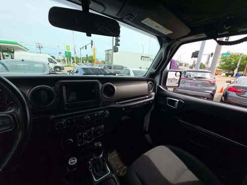 Used 2018 Jeep Wrangler Unlimited Sport S AWD/4WD image 3