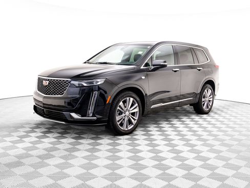 Used 2024 Cadillac XT6 Premium Luxury w/ Technology Package image 3