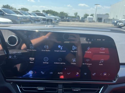 New 2025 Chevrolet Equinox EV RS image 7