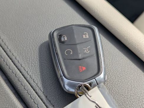 Used 2017 Cadillac XT5 Luxury w/ Driver Awareness Package image 28