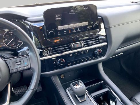 Used 2024 Nissan Pathfinder SL w/ SL Premium Package FWD image 7