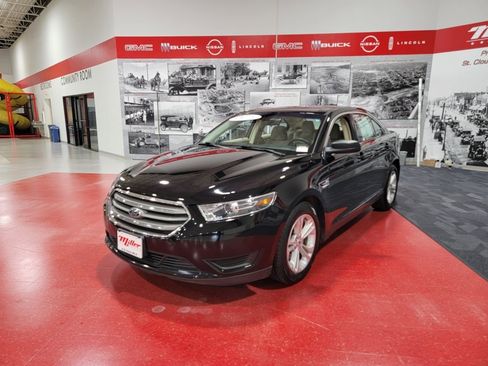 Used 2018 Ford Taurus SE image 8