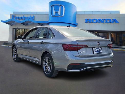 Used 2023 Volkswagen Jetta SE FWD image 5