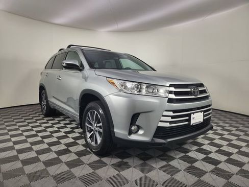 Used 2018 Toyota Highlander XLE AWD/4WD image 7