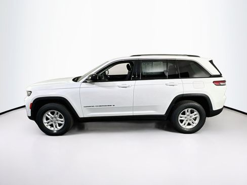 Used 2023 Jeep Grand Cherokee Laredo AWD/4WD image 8