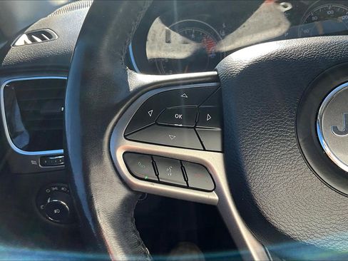 Used 2019 Jeep Cherokee Limited w/ Luxury Group image 22