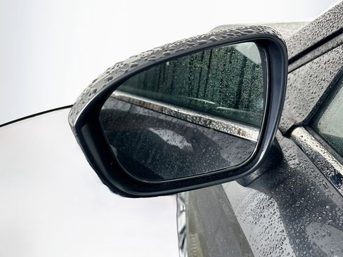 Used 2025 Mitsubishi Outlander SE image 16