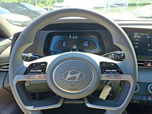 New 2026 Hyundai Elantra SE FWD image 24