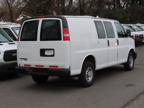 Used 2015 Chevrolet Express 2500 image 19