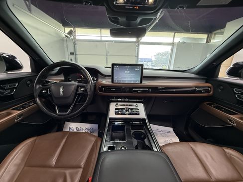 Used 2023 Lincoln Aviator Reserve w/ Jet Appearance Package AWD/4WD image 13