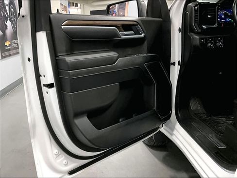 Used 2025 Chevrolet Silverado 1500 LT image 9