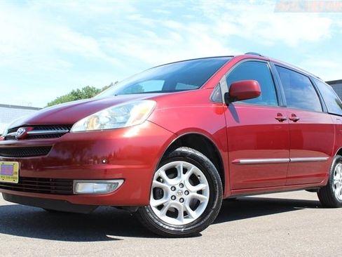 Used 2005 Toyota Sienna XLE AWD/4WD image 1