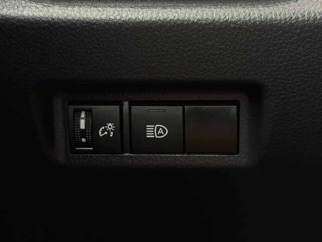 Used 2023 Toyota RAV4 LE FWD image 21